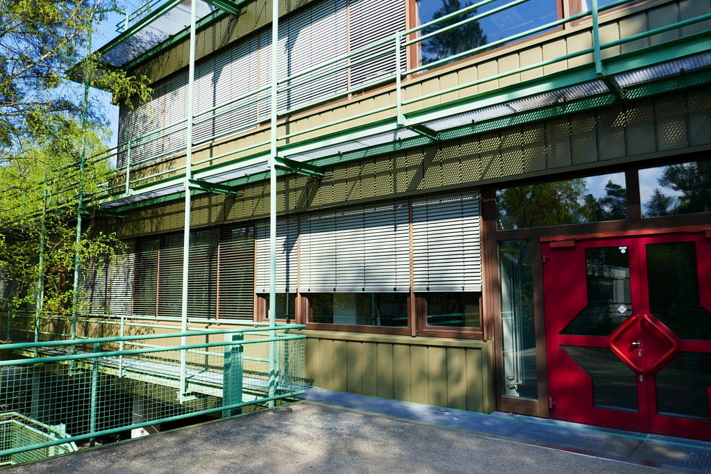 Gebäude, in dem sich der Lehrstuhl für Experimentalphysik (Prof. Dr. Janina Maultzsch) befindet; 
Staudtstraße 7/B3, 91058 Erlangen 
(Foto: Prof. Janina Maultzsch)